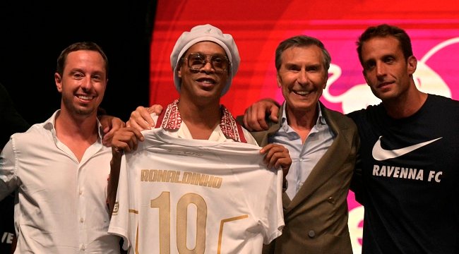 Ronaldinho Makes Stunning Return to Professional Football Ronaldinho Makes Stunning Return to Professional Football